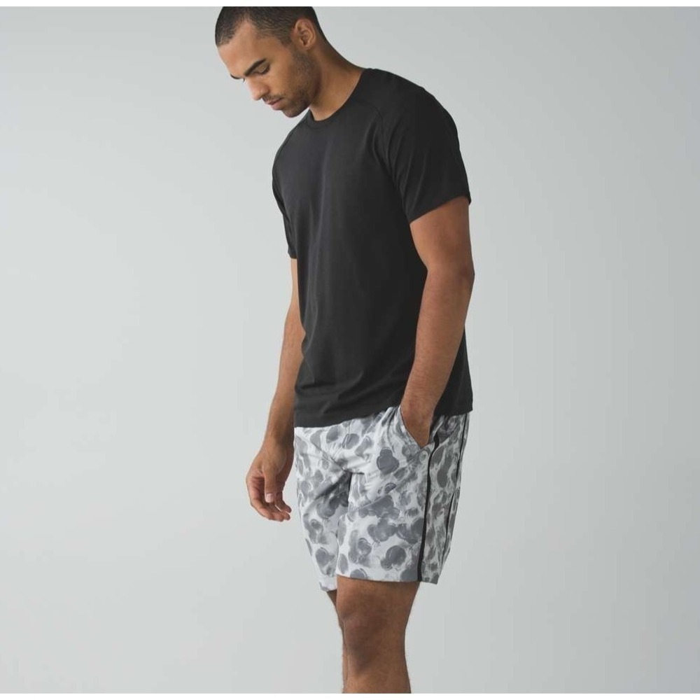 Lululemon Mens Pace‎ Breaker Short 9" Size M Cannonball Silver Spoon Slate Lined